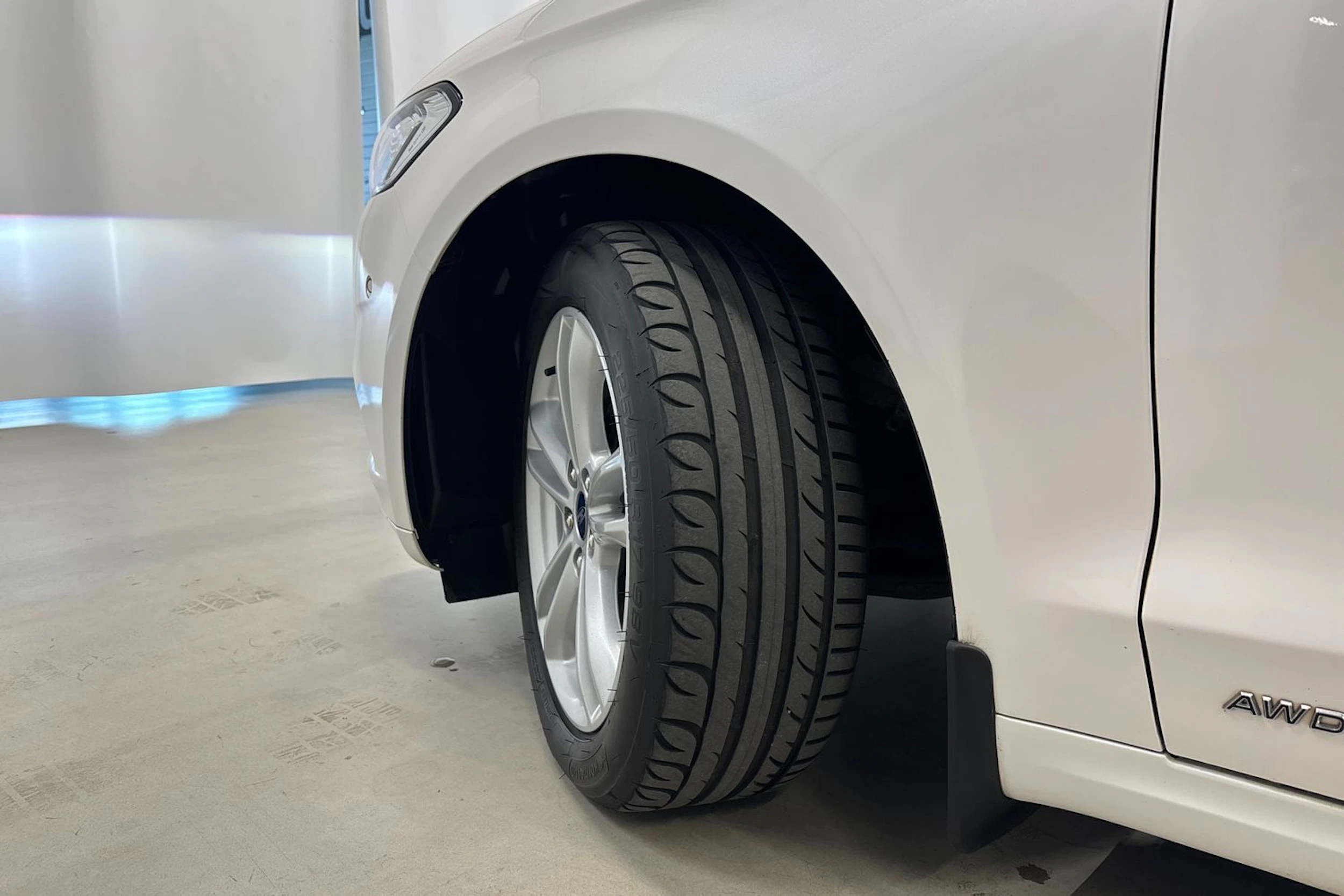 valkoinen Ford Mondeo 2017 kuva 10.