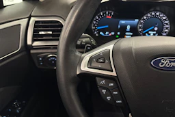 valkoinen Ford Mondeo 2017 kuva 12.