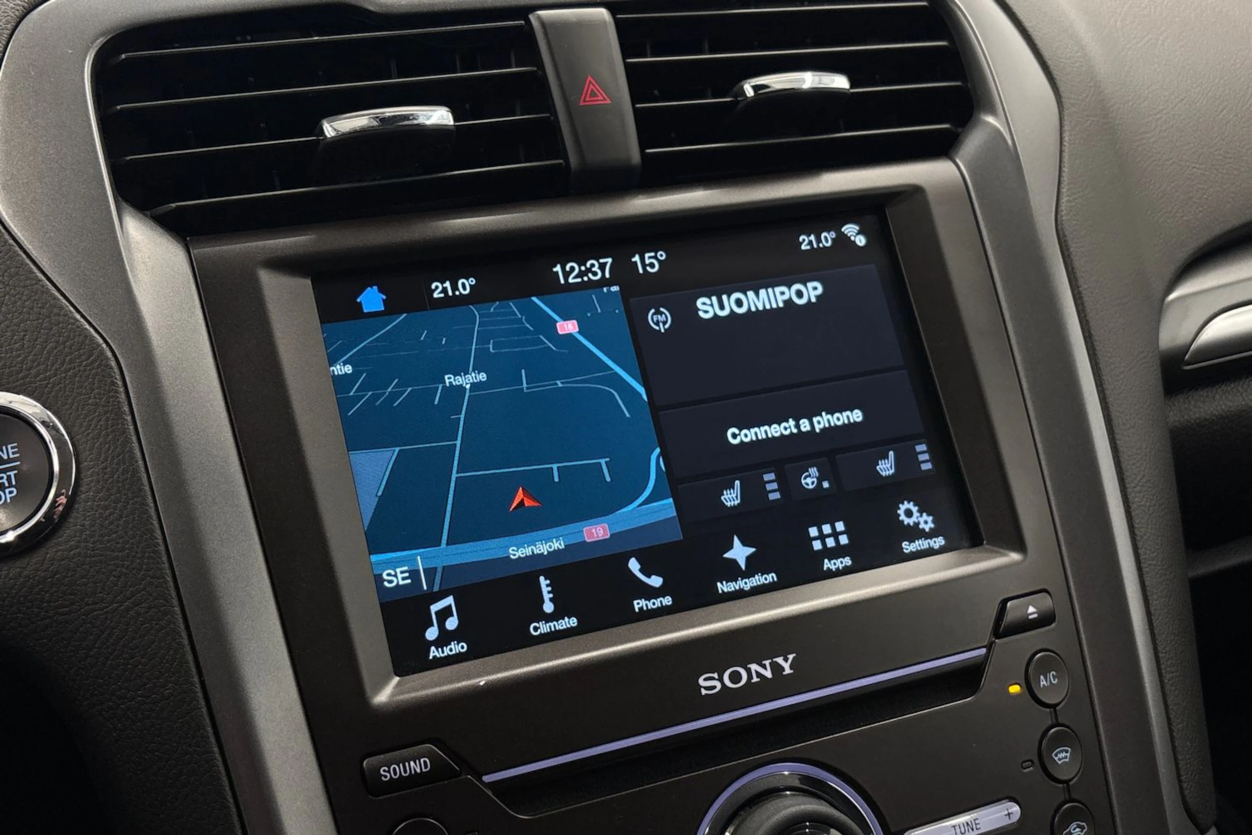 valkoinen Ford Mondeo 2017 kuva 15.
