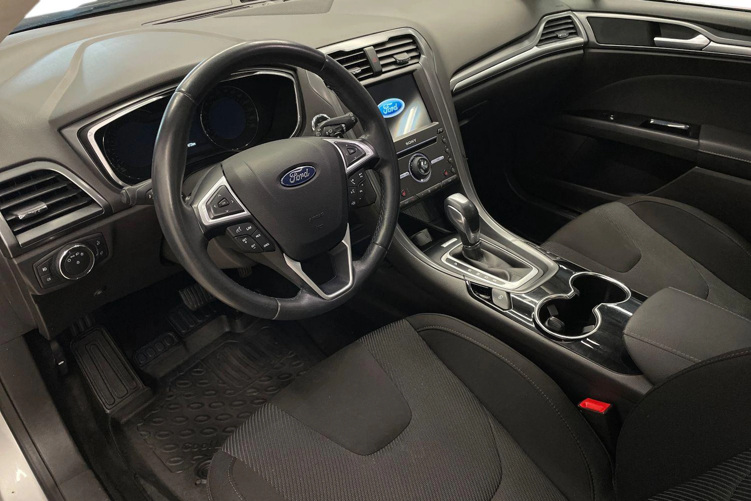 Harmaa Ford MONDEO 2017 kuva 8.