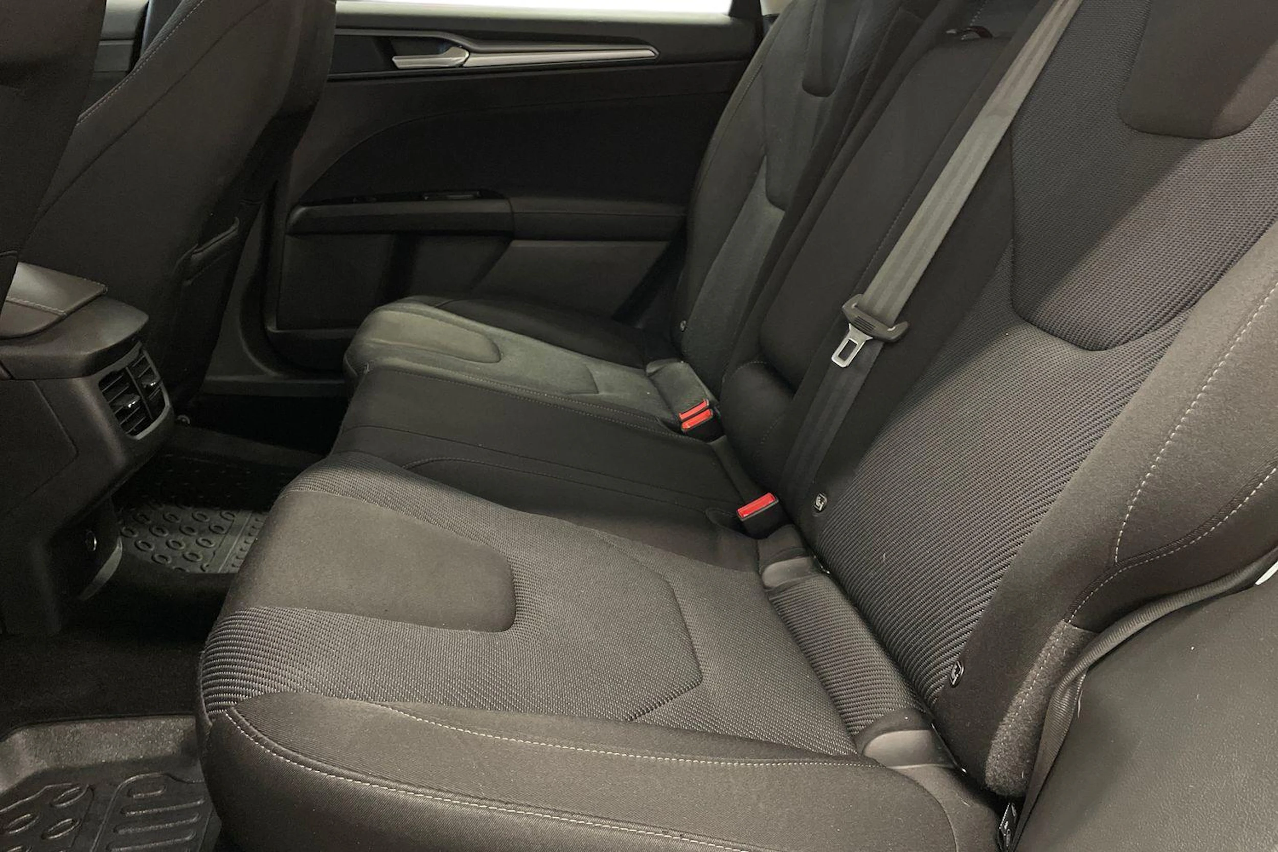 Harmaa Ford MONDEO 2017 kuva 11.