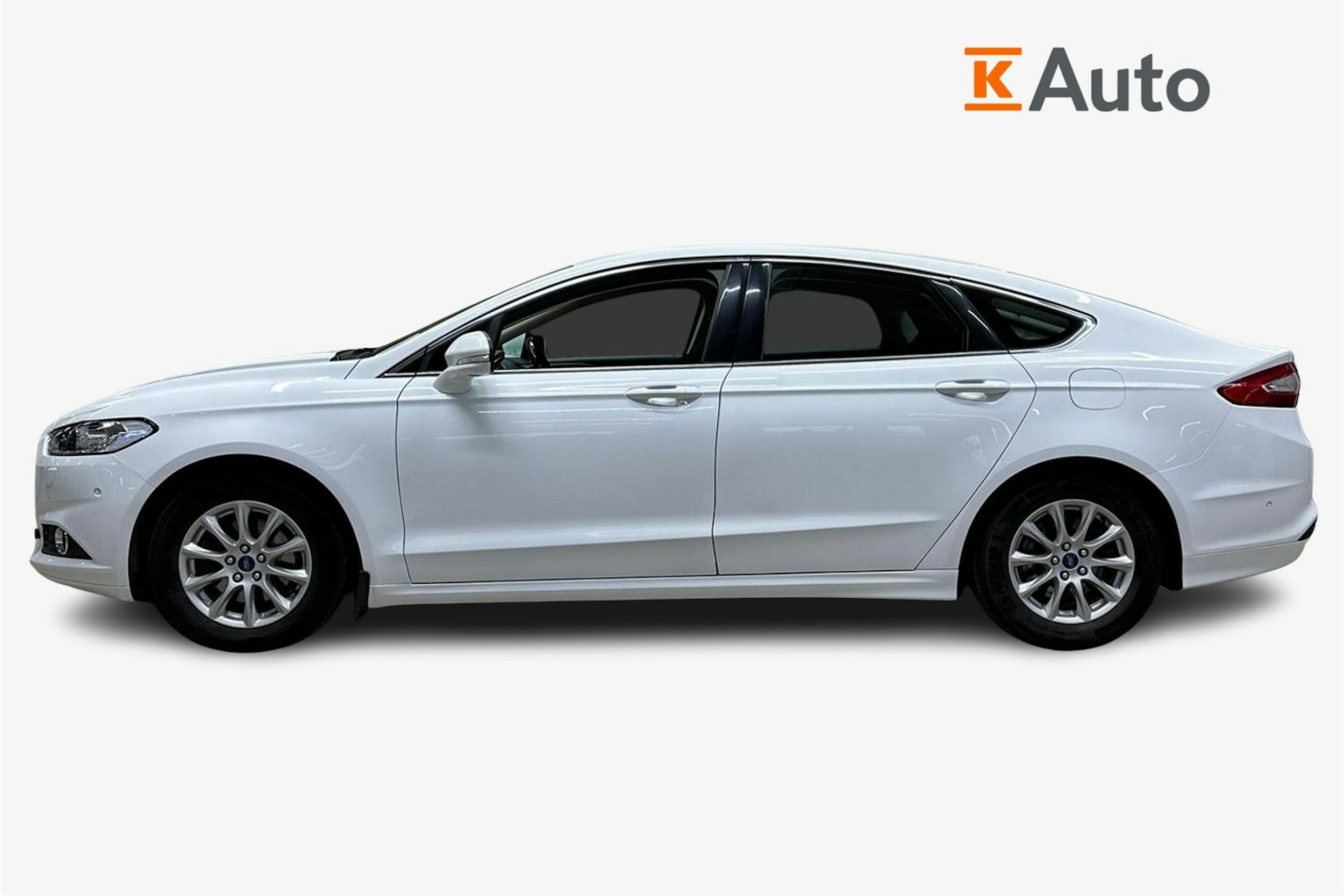 valkoinen Ford Mondeo 2017 kuva 6.