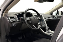 valkoinen Ford Mondeo 2017 kuva 7.