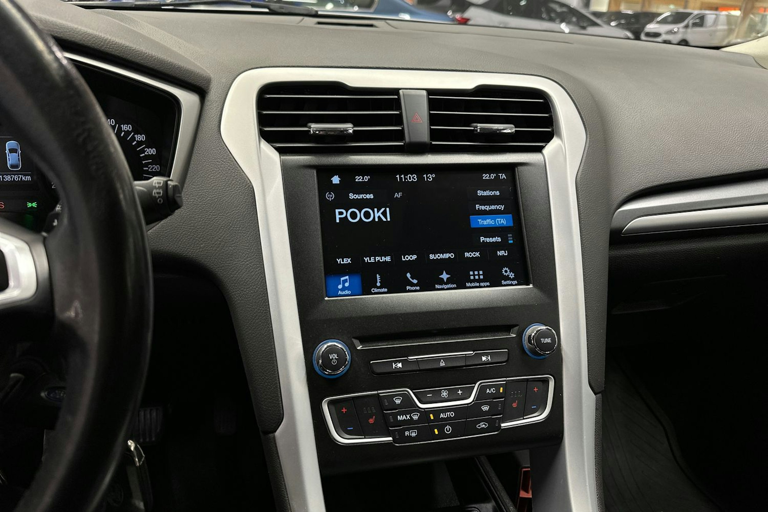 valkoinen Ford Mondeo 2017 kuva 22.