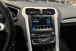 valkoinen Ford Mondeo 2017 kuva 22.