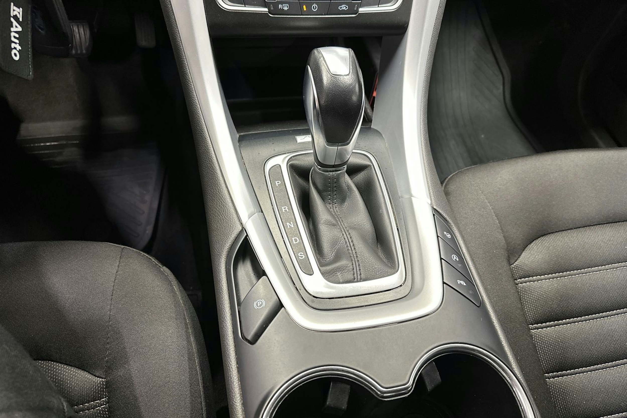 valkoinen Ford Mondeo 2017 kuva 23.