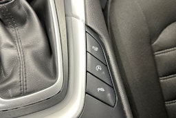 valkoinen Ford Mondeo 2017 kuva 24.