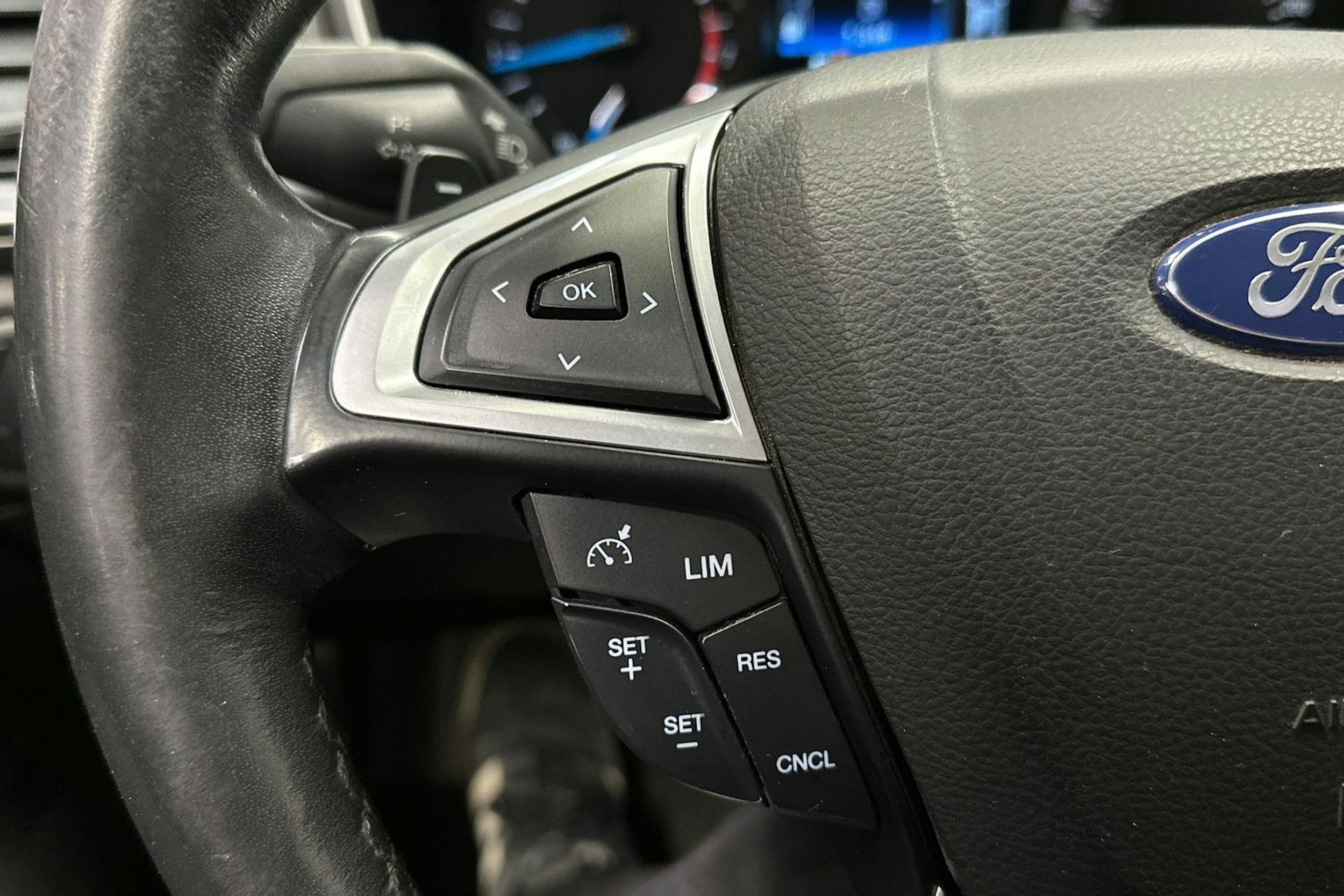 valkoinen Ford Mondeo 2017 kuva 26.