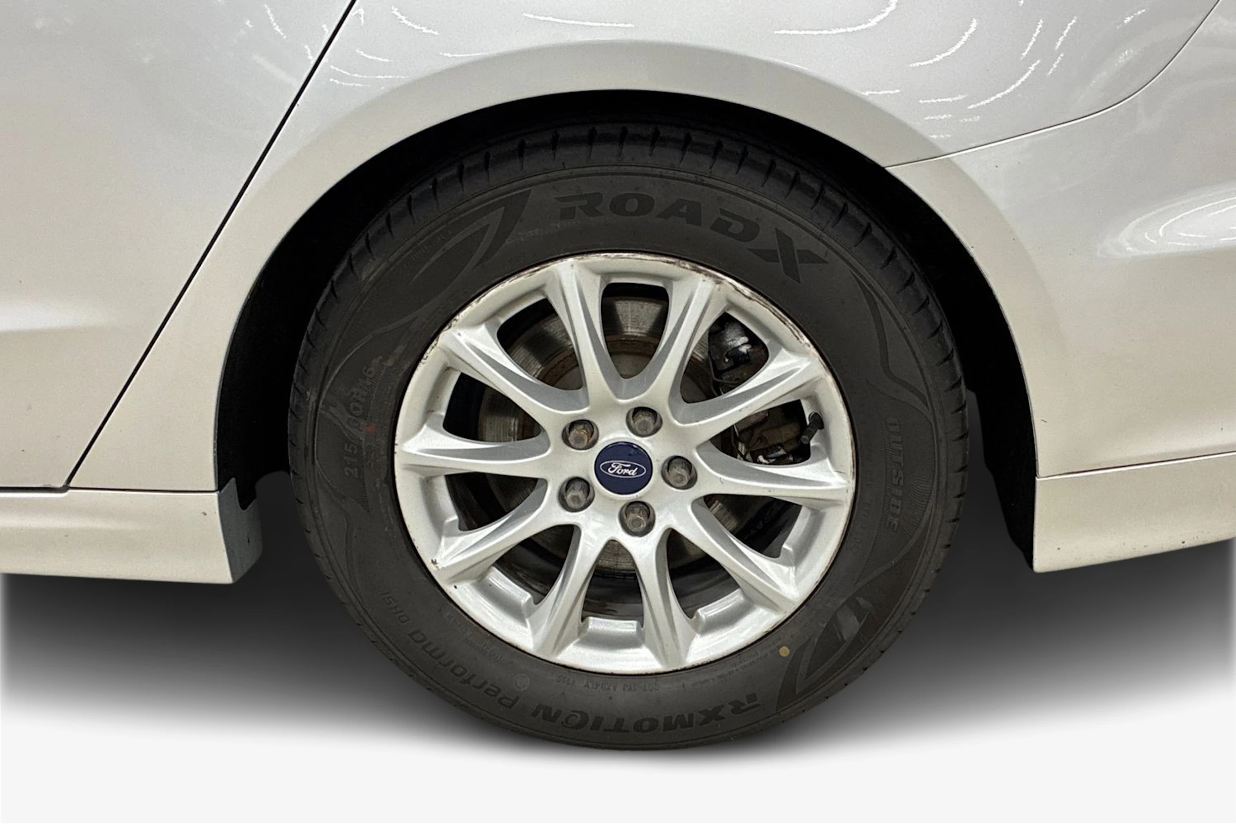 harmaa Ford Mondeo 2017 kuva 9.