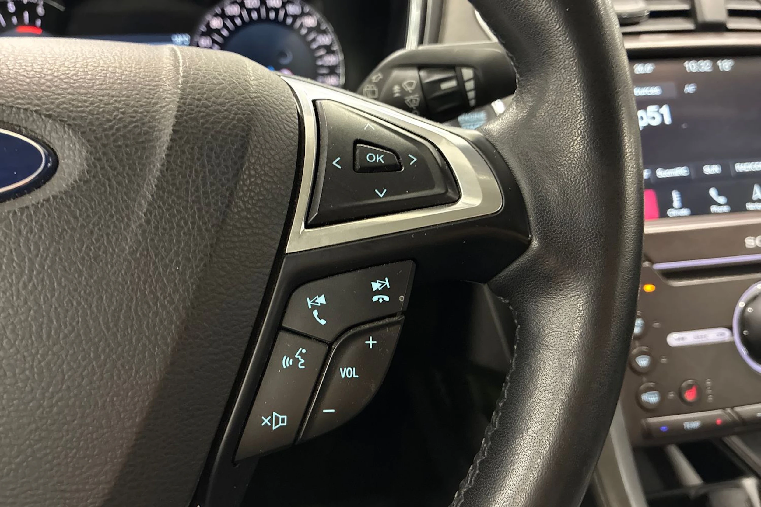 harmaa Ford Mondeo 2017 kuva 14.