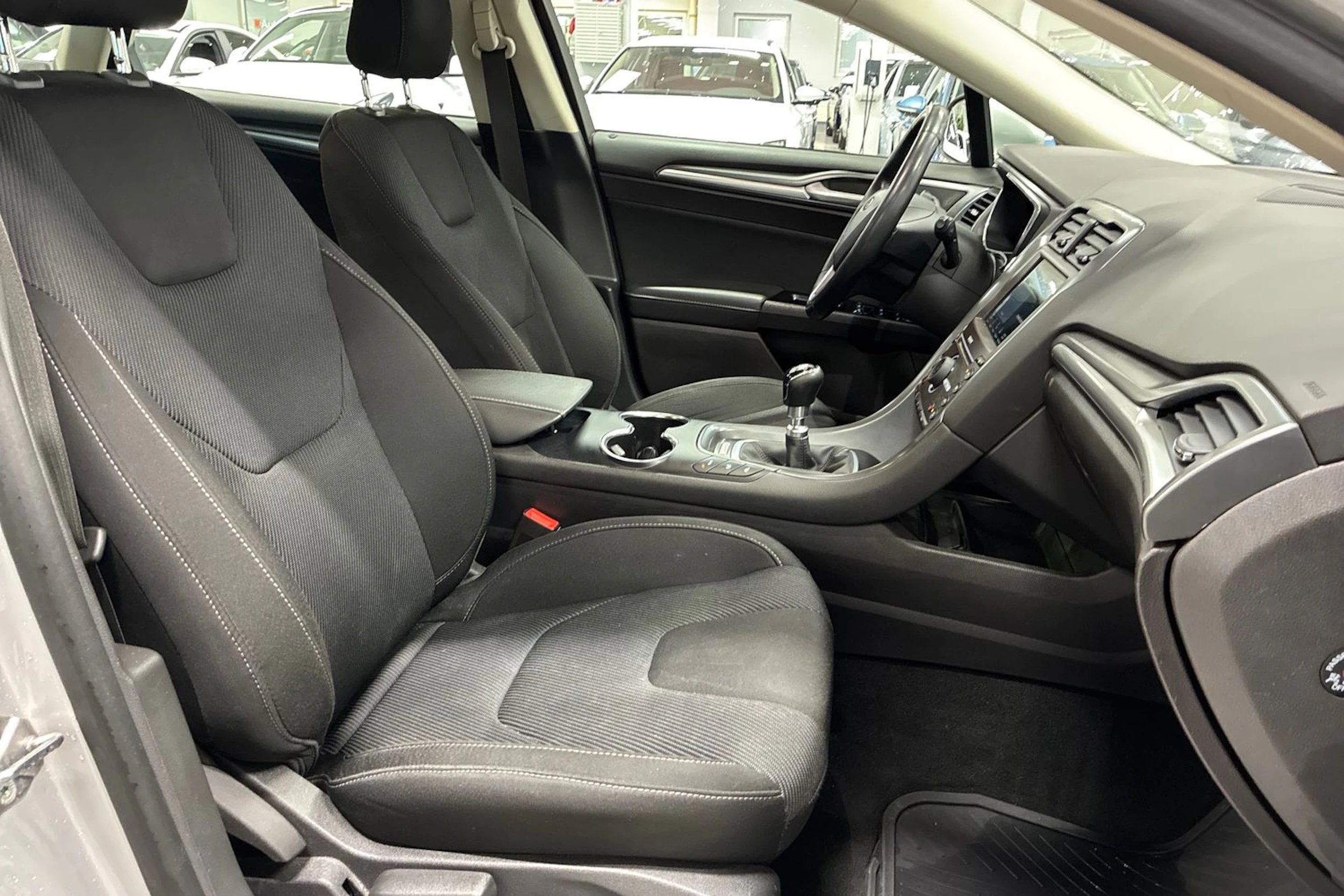 harmaa Ford Mondeo 2017 kuva 25.