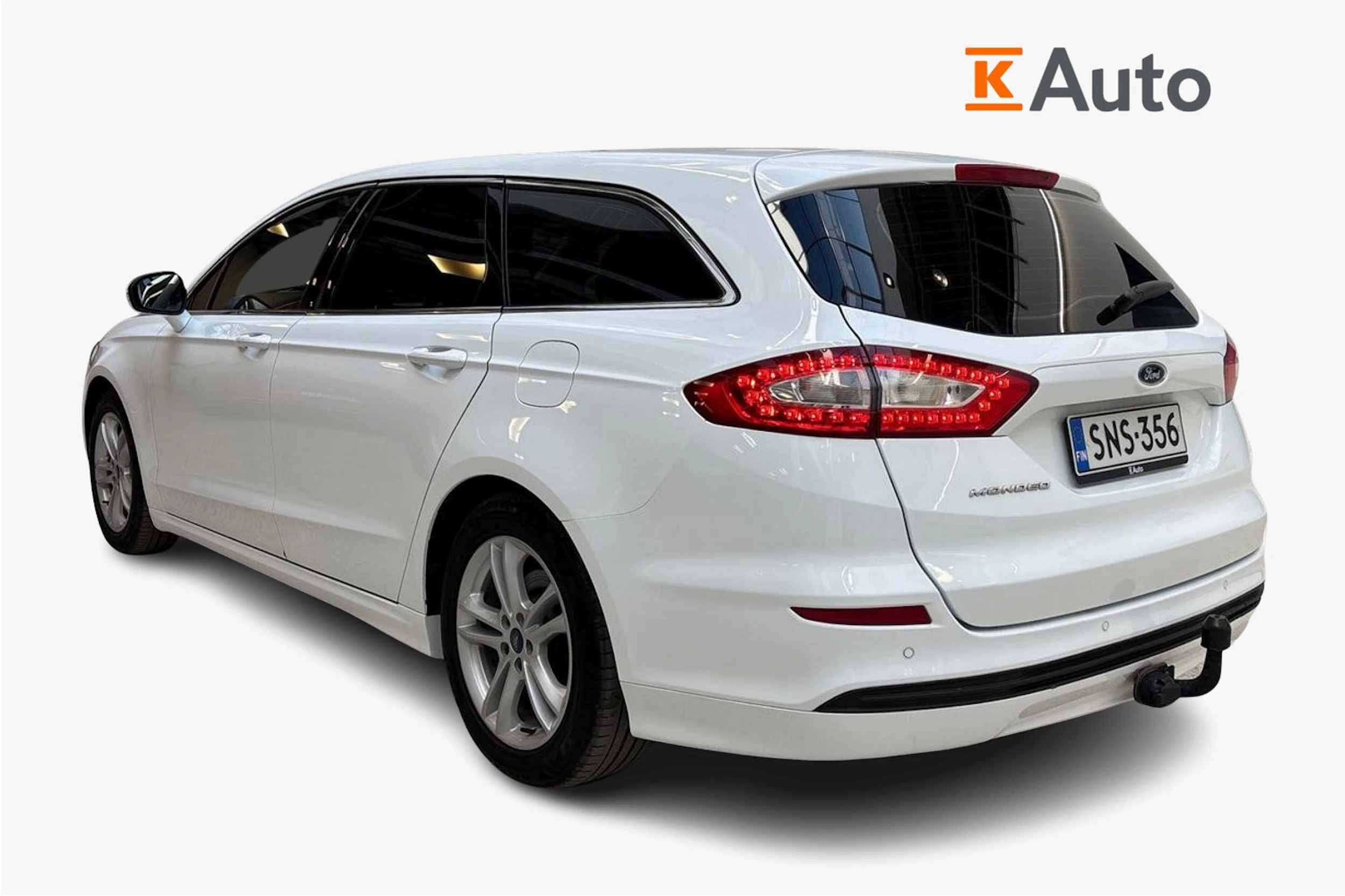 valkoinen Ford Mondeo 2017 kuva 2.