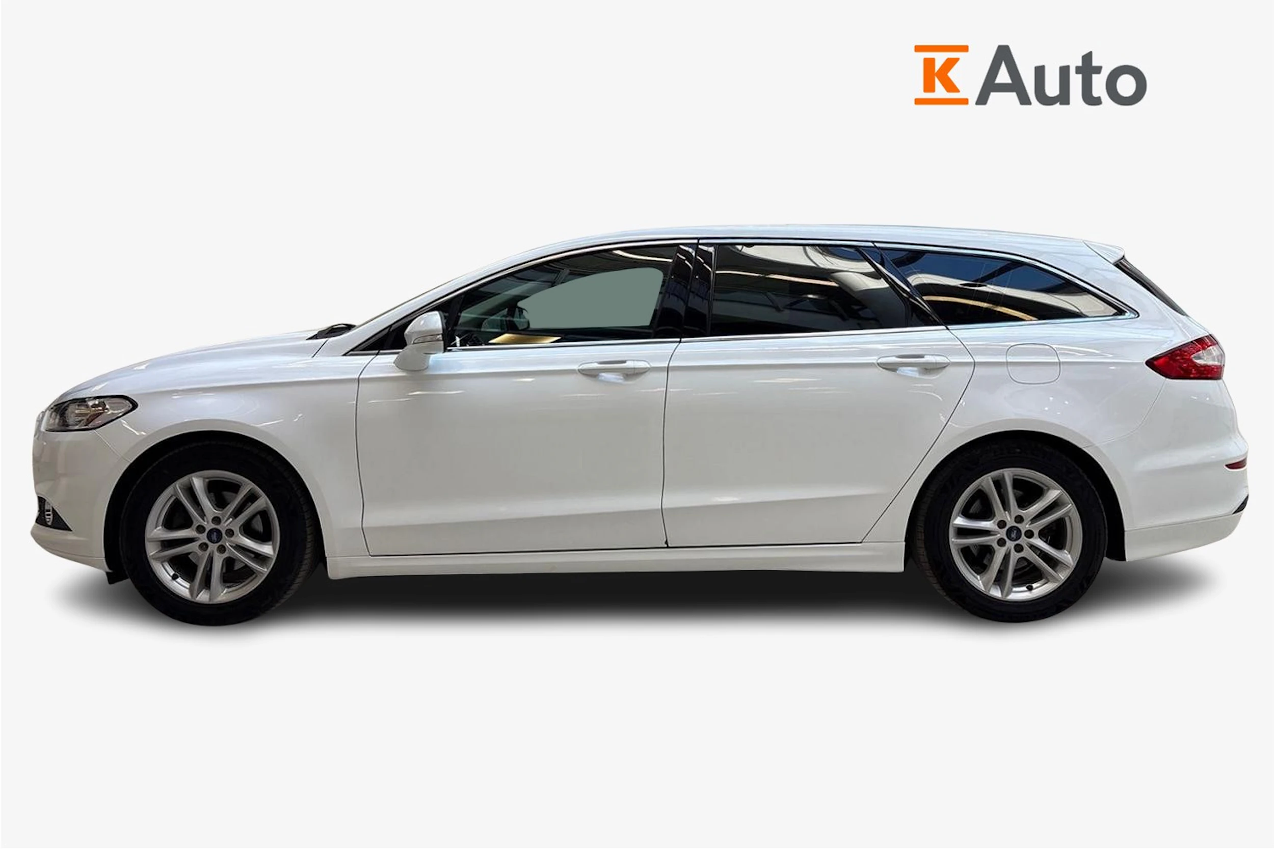 valkoinen Ford Mondeo 2017 kuva 5.