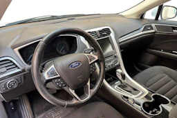valkoinen Ford Mondeo 2017 kuva 6.