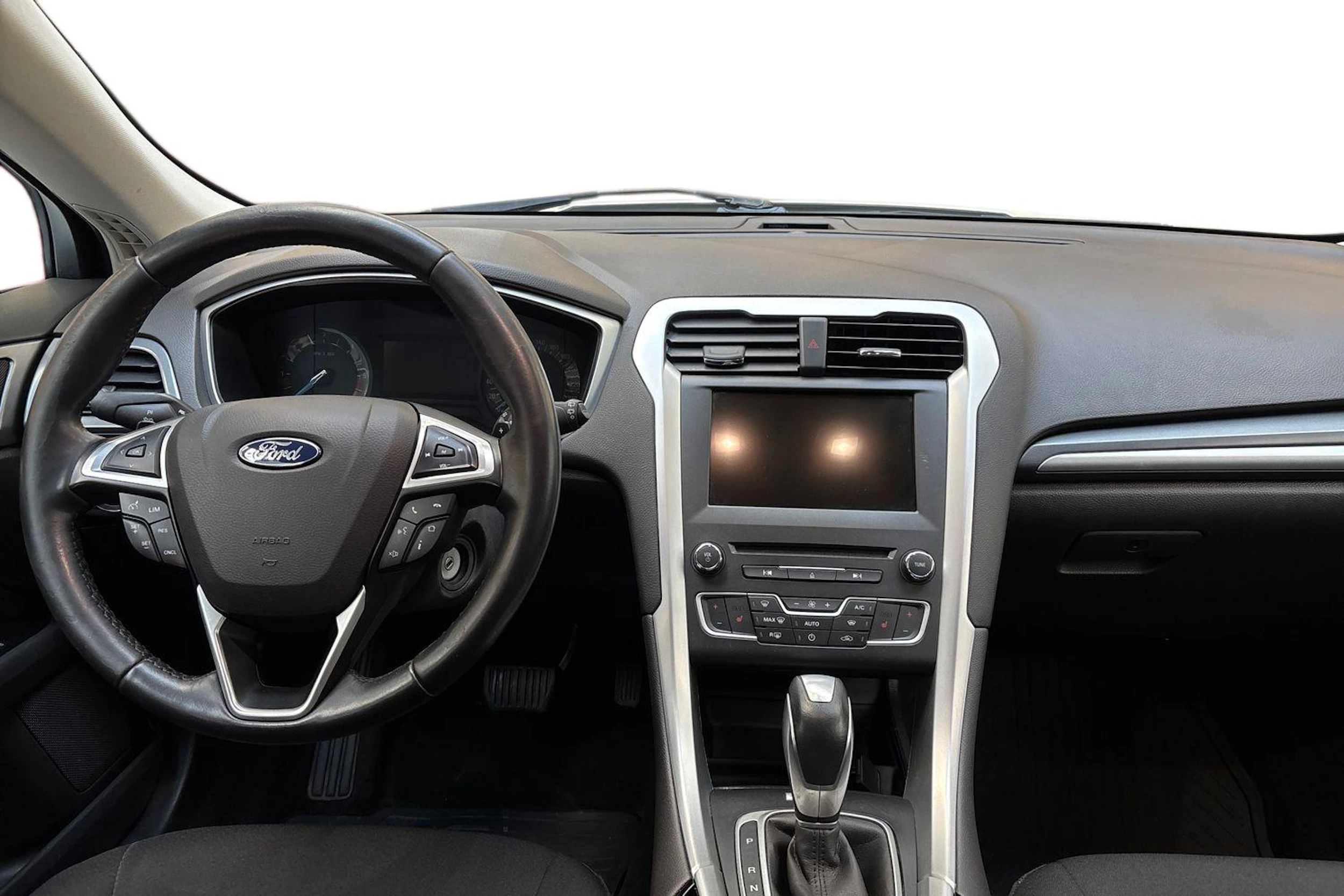 valkoinen Ford Mondeo 2017 kuva 7.