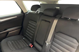 valkoinen Ford Mondeo 2017 kuva 8.