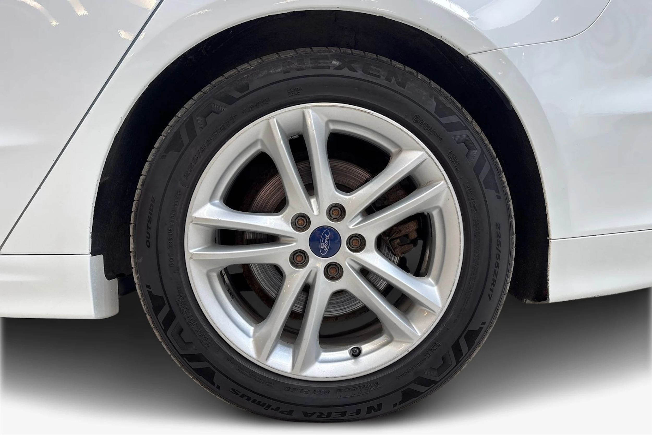 valkoinen Ford Mondeo 2017 kuva 9.