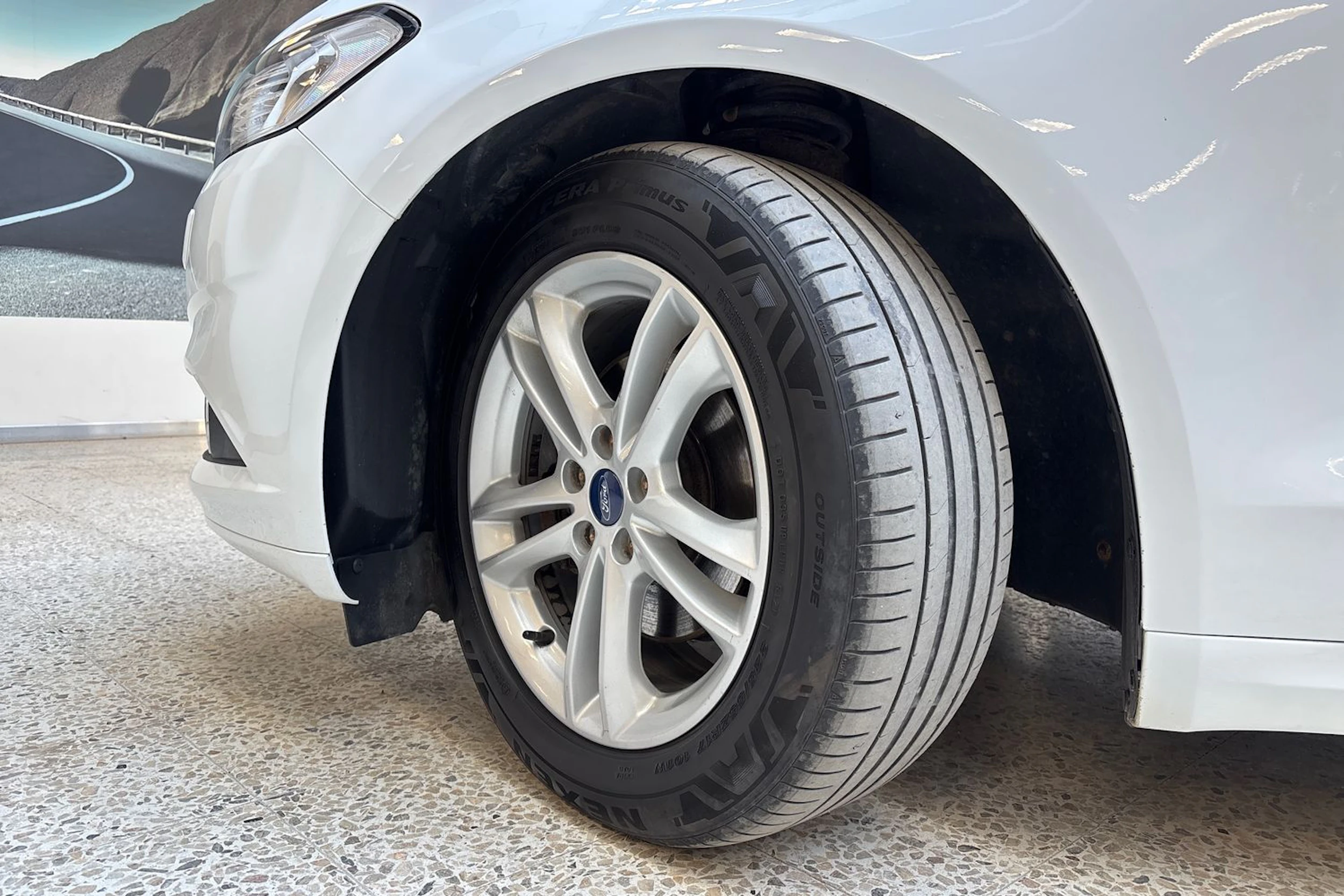 valkoinen Ford Mondeo 2017 kuva 10.