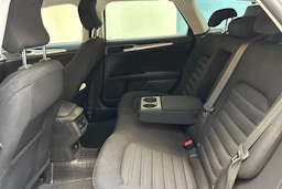 valkoinen Ford Mondeo 2017 kuva 13.