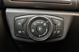 valkoinen Ford Mondeo 2017 kuva 15.