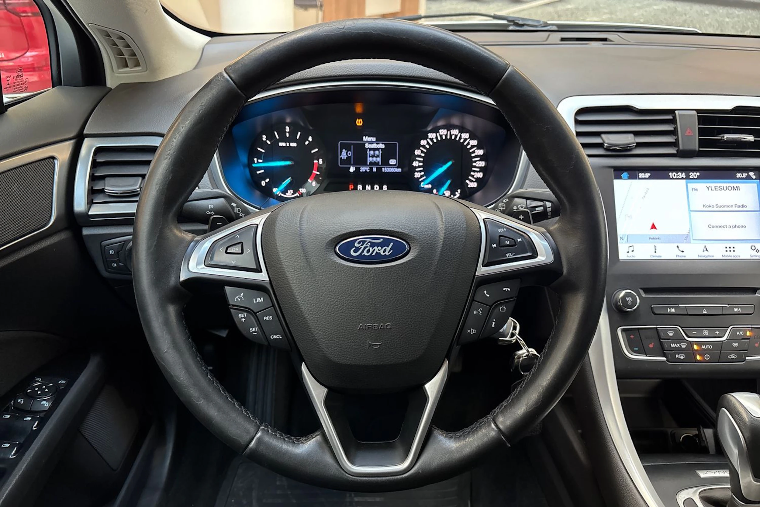 valkoinen Ford Mondeo 2017 kuva 16.