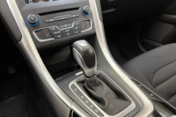 valkoinen Ford Mondeo 2017 kuva 19.