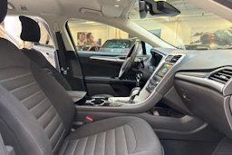 valkoinen Ford Mondeo 2017 kuva 20.