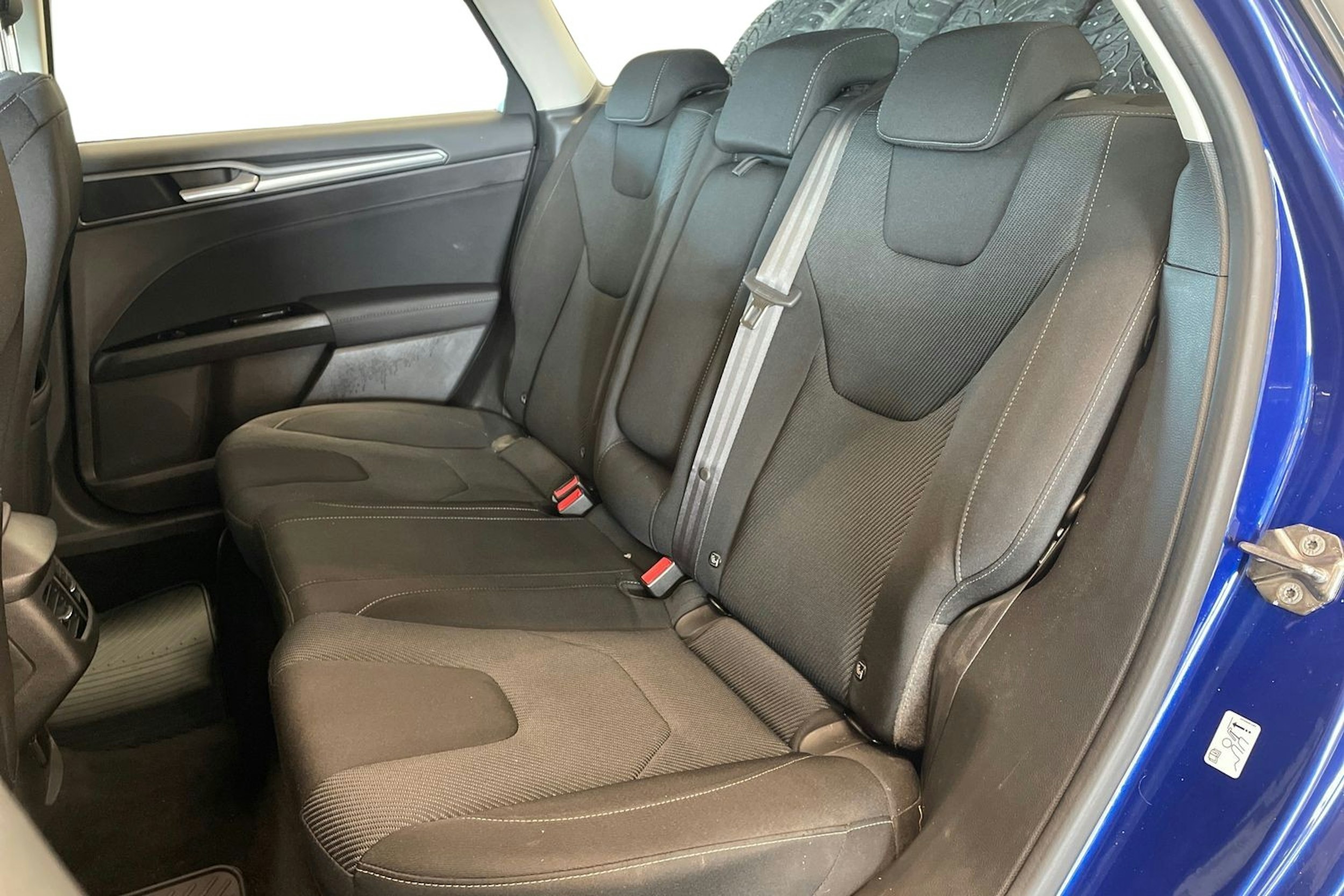 sininen Ford Mondeo 2017 kuva 10.