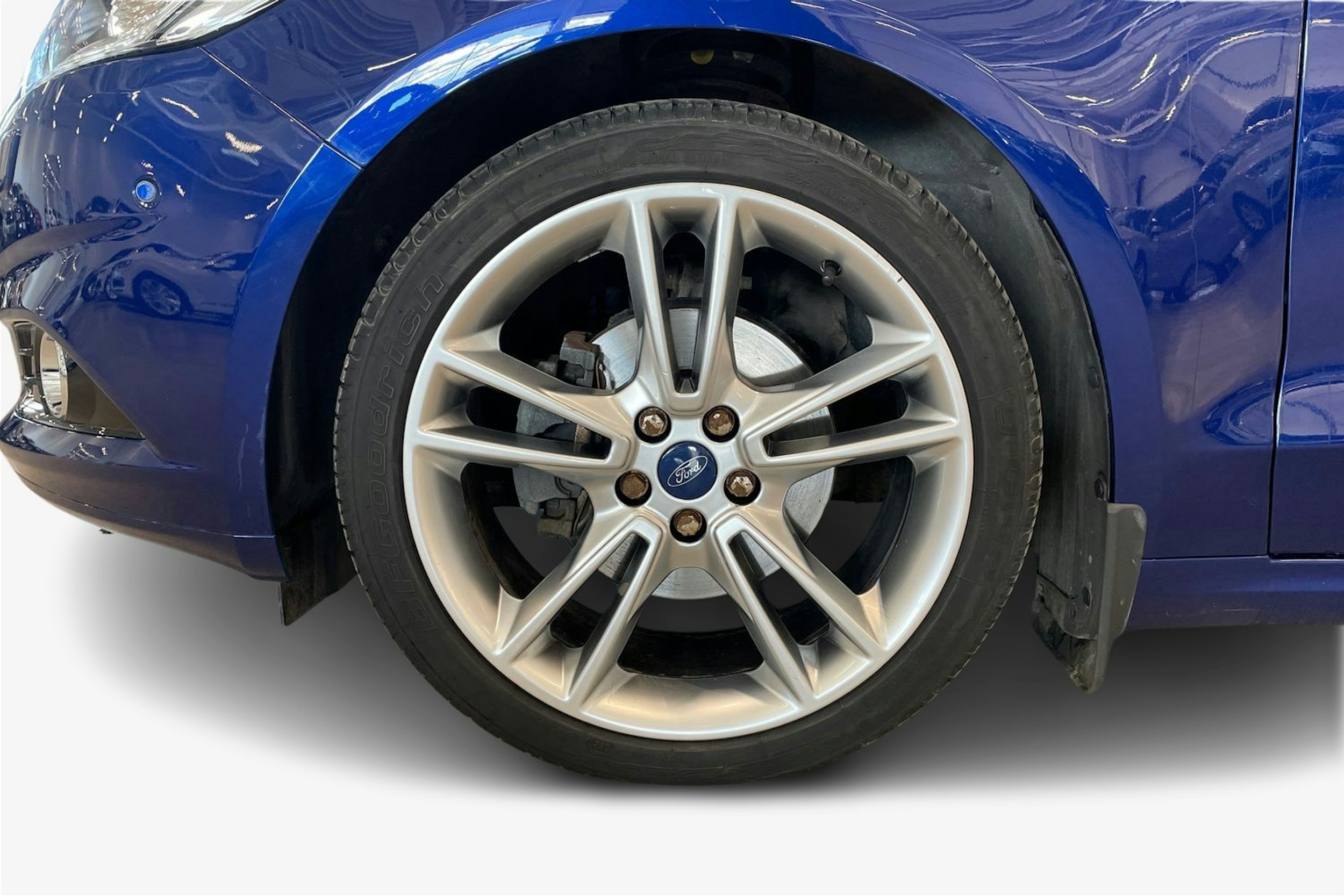 sininen Ford Mondeo 2017 kuva 11.