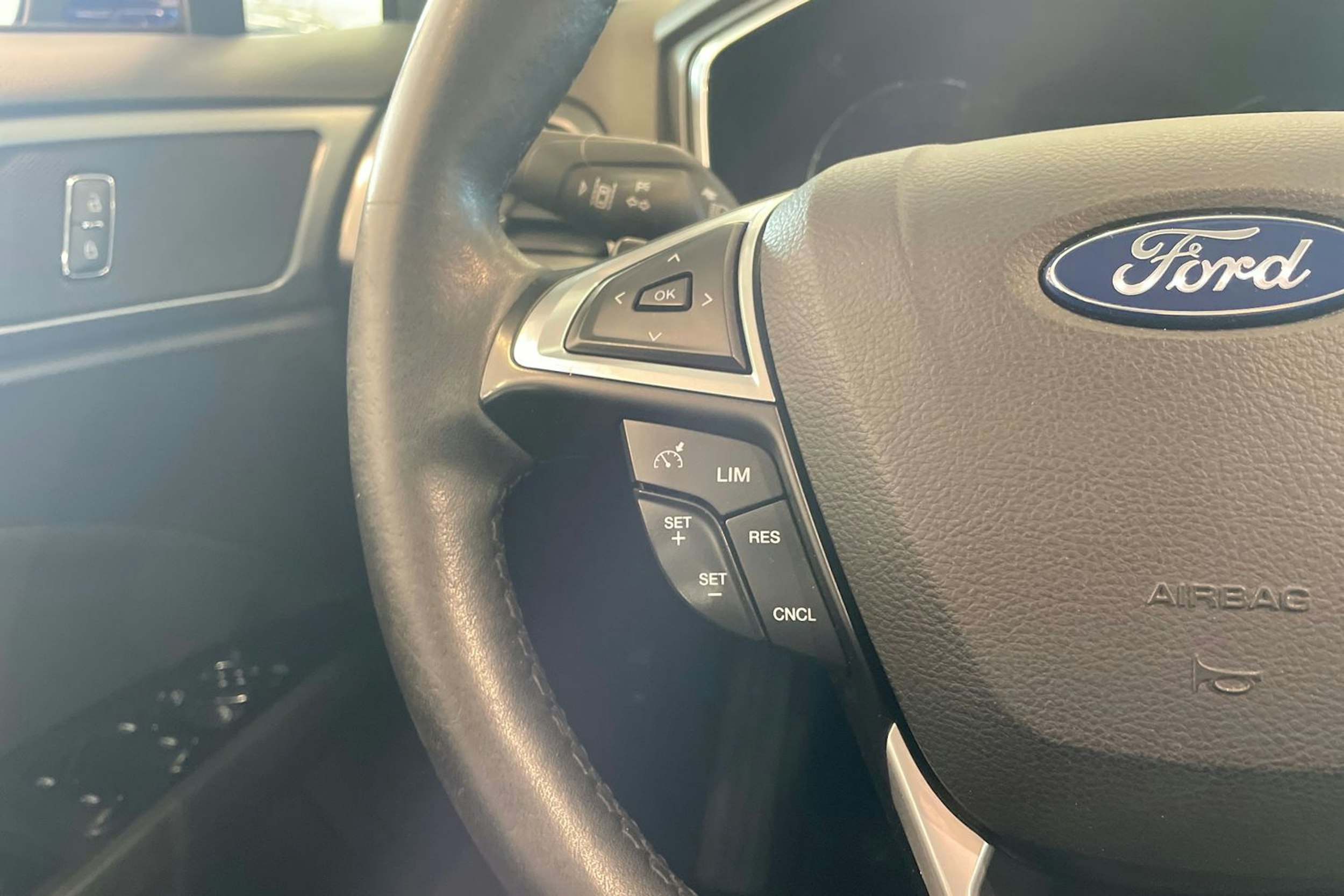 sininen Ford Mondeo 2017 kuva 15.