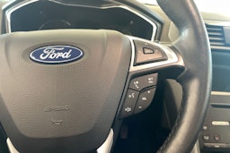 sininen Ford Mondeo 2017 kuva 16.