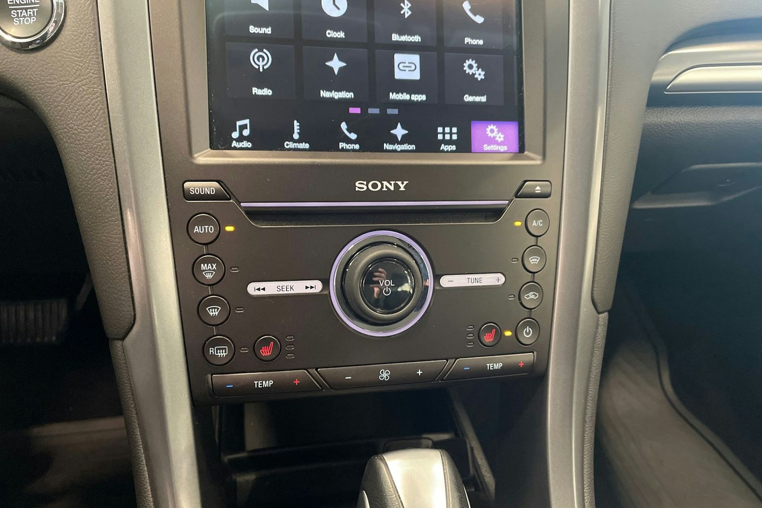 sininen Ford Mondeo 2017 kuva 20.