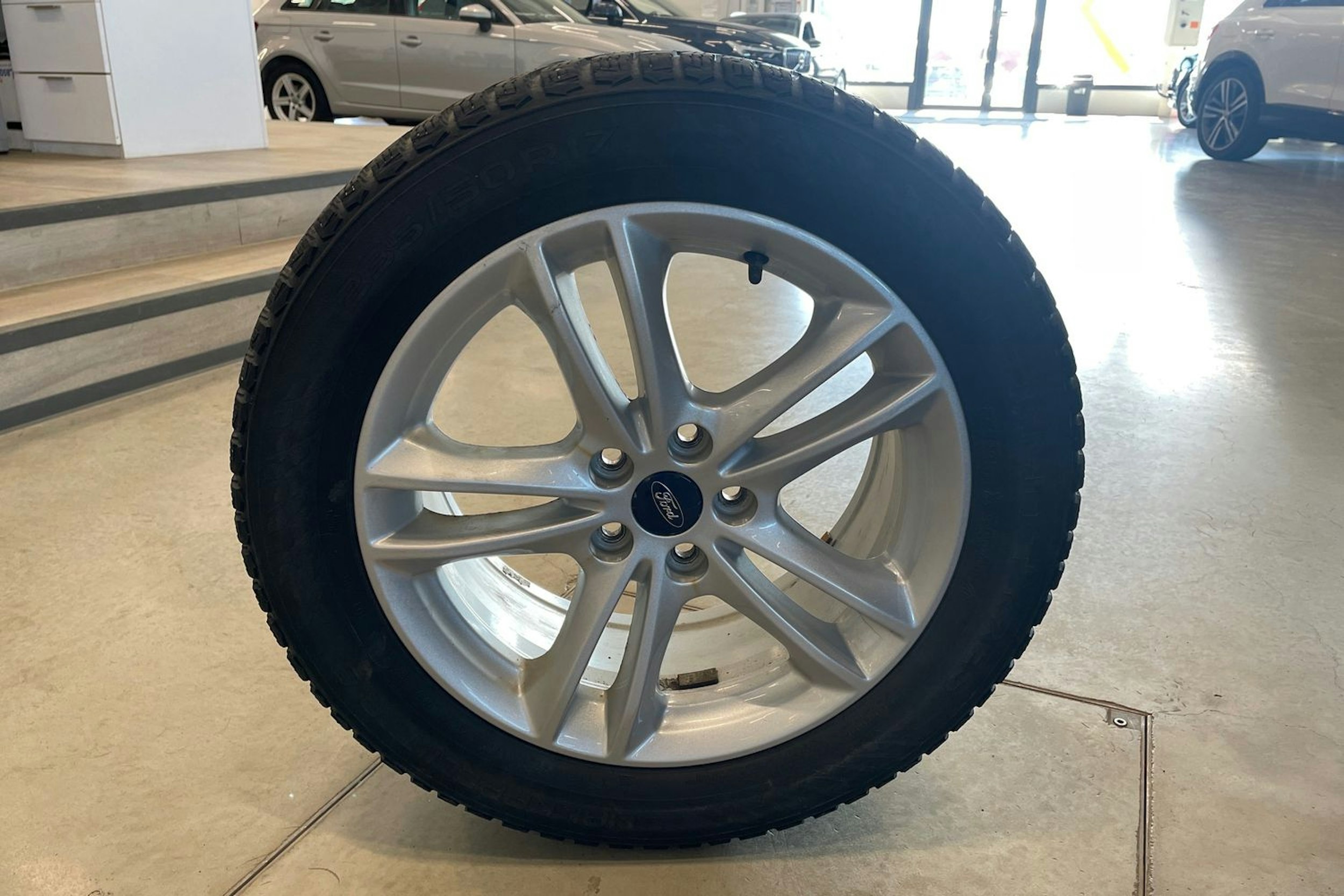 sininen Ford Mondeo 2017 kuva 22.