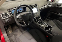 punainen Ford Mondeo 2017 kuva 8.