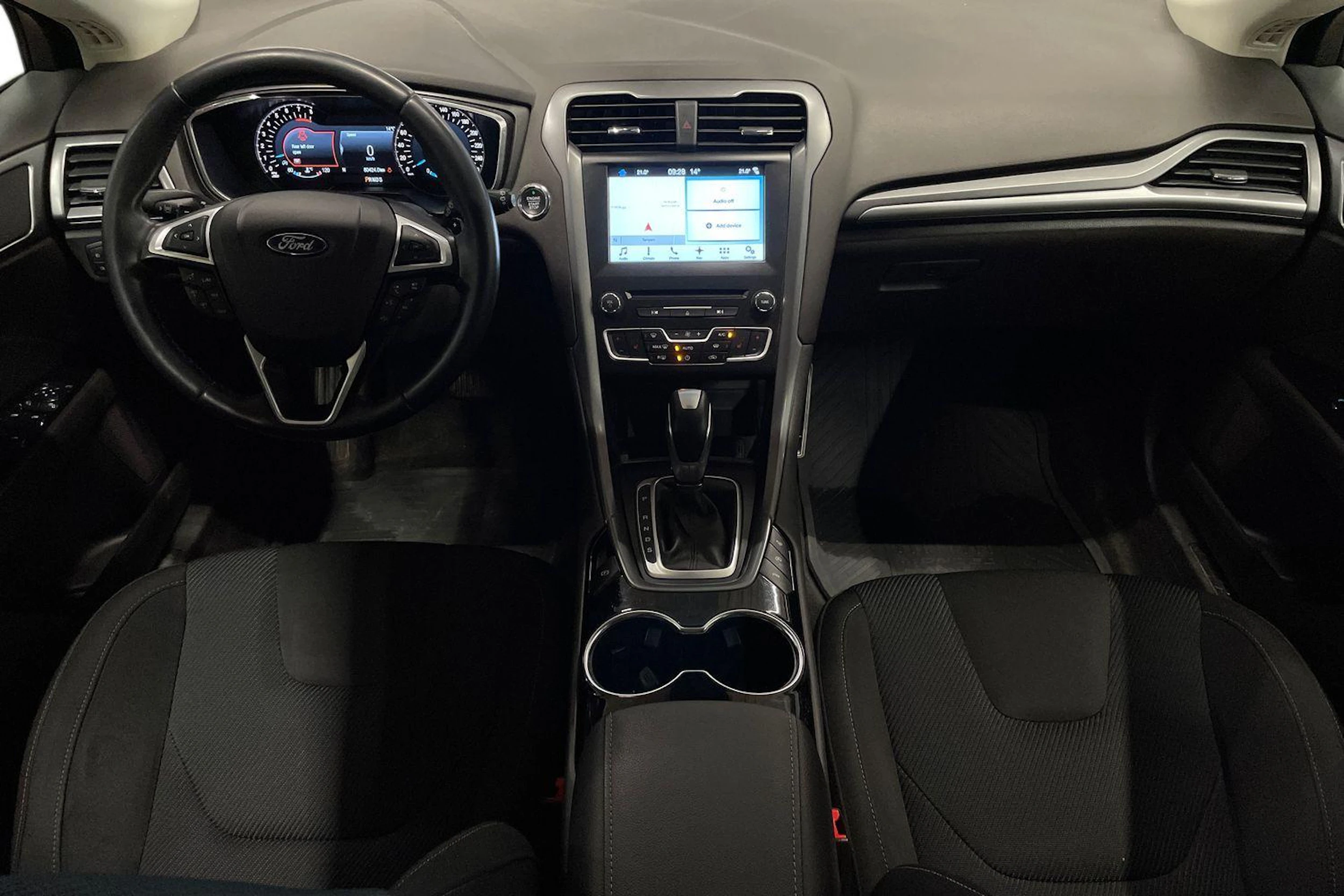 punainen Ford Mondeo 2017 kuva 9.