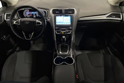 punainen Ford Mondeo 2017 kuva 9.