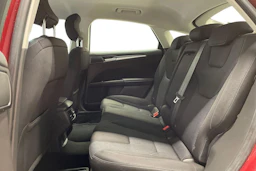 punainen Ford Mondeo 2017 kuva 11.