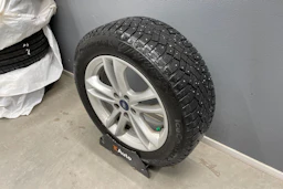 punainen Ford Mondeo 2017 kuva 15.
