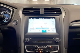 punainen Ford Mondeo 2017 kuva 19.