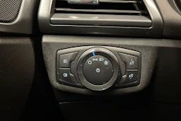 punainen Ford Mondeo 2017 kuva 23.