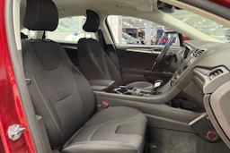 punainen Ford Mondeo 2017 kuva 27.