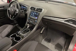 punainen Ford Mondeo 2017 kuva 28.