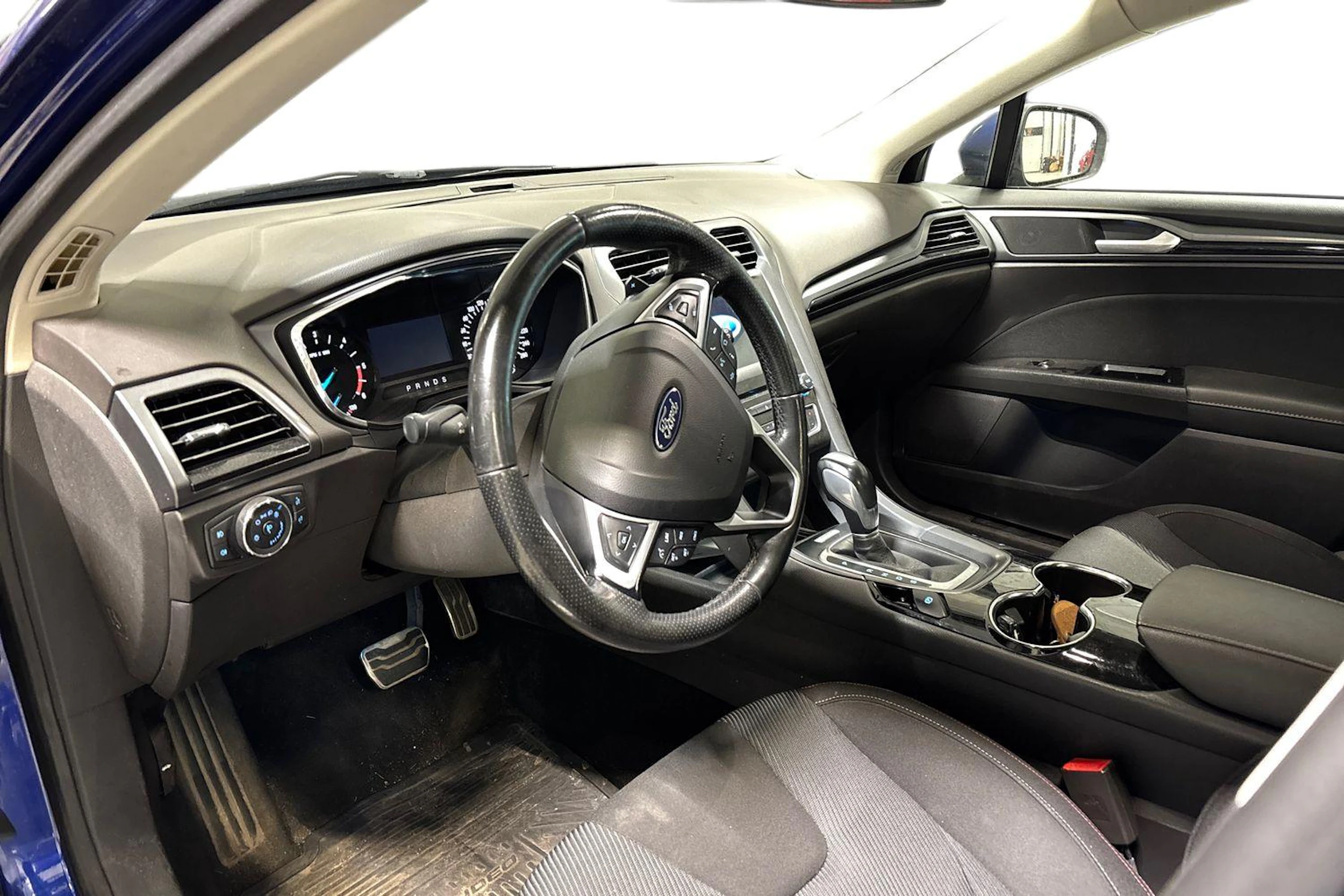 sininen Ford Mondeo 2017 kuva 3.