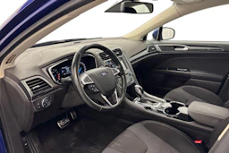 sininen Ford Mondeo 2017 kuva 6.