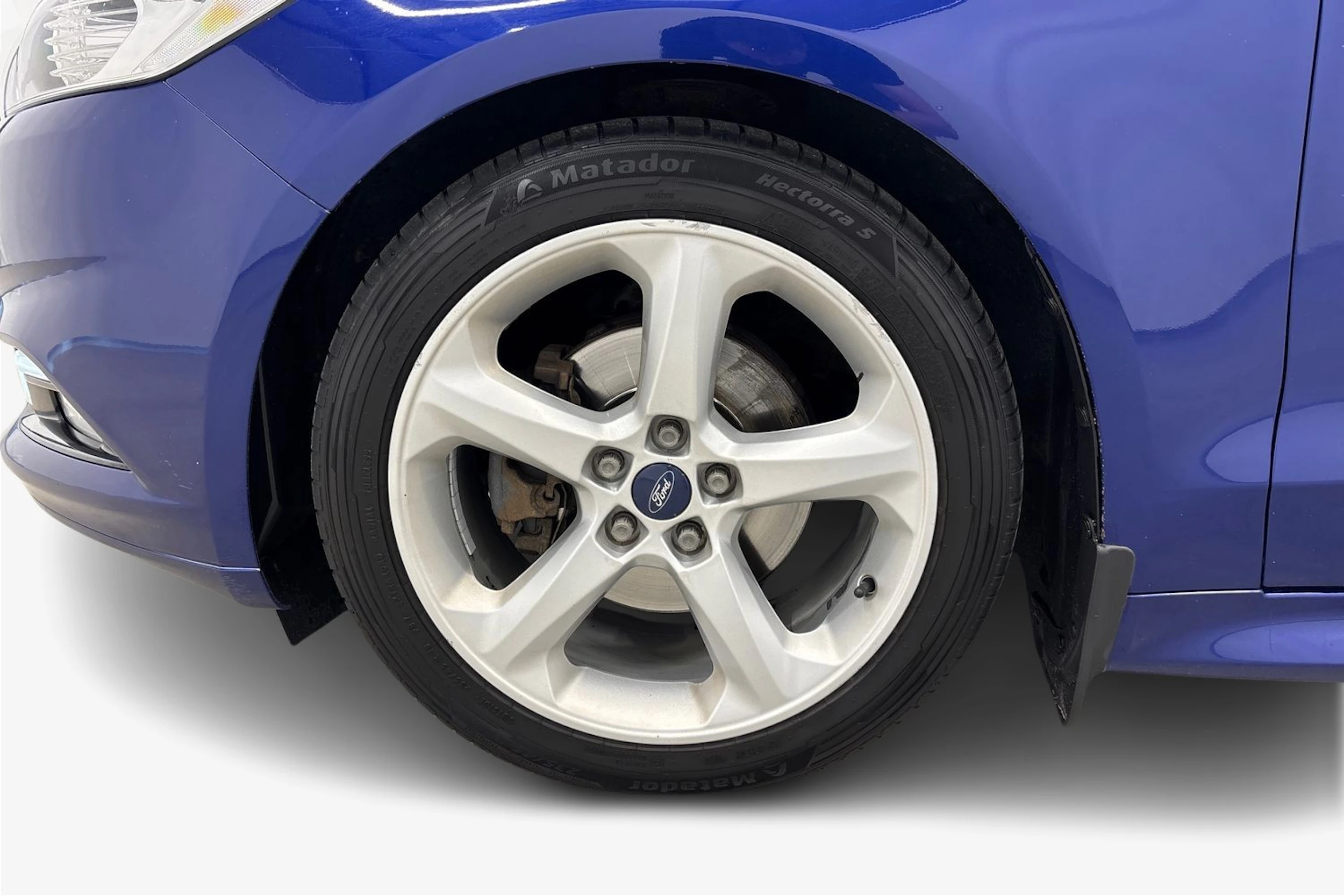 sininen Ford Mondeo 2017 kuva 9.