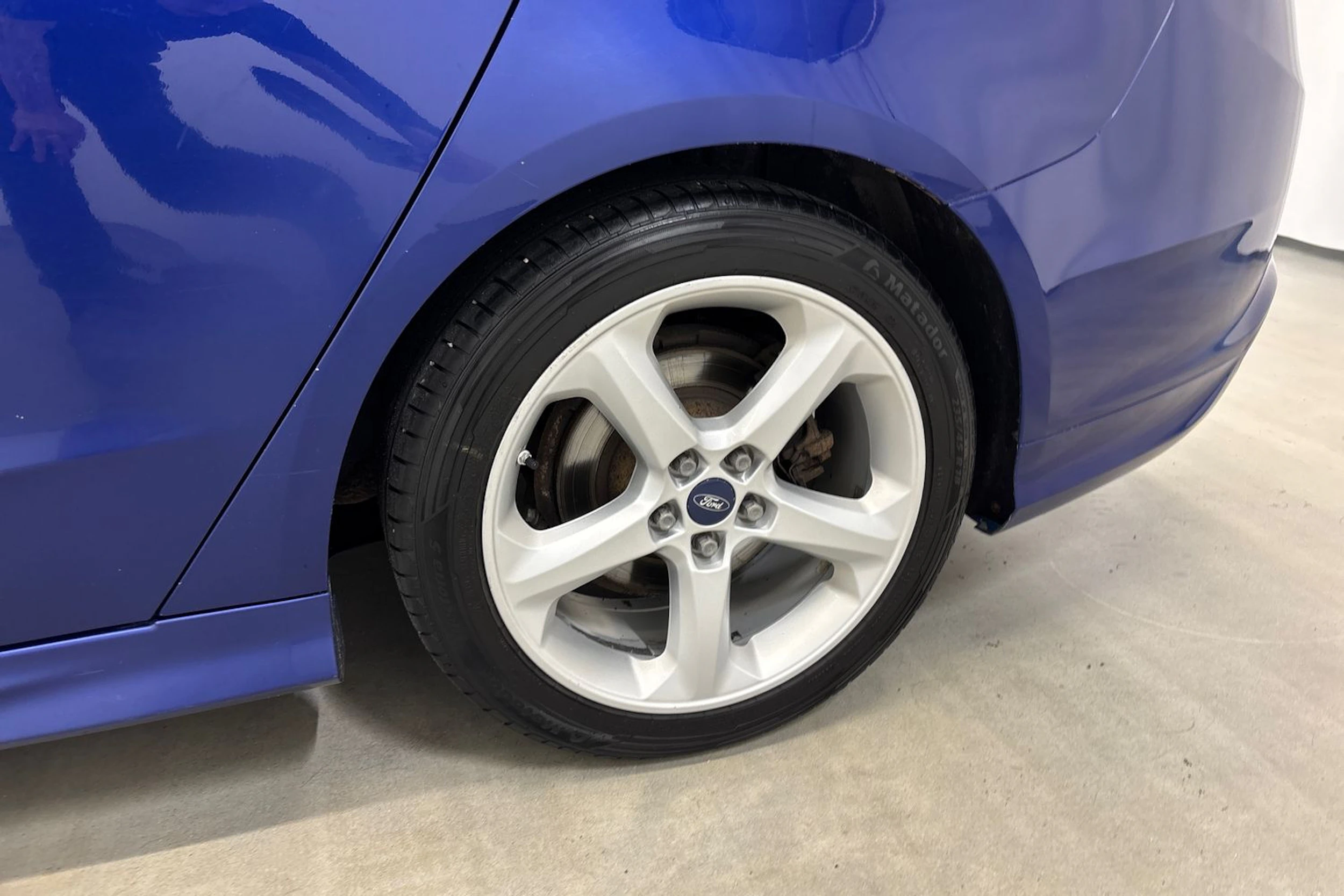 sininen Ford Mondeo 2017 kuva 10.