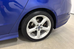 sininen Ford Mondeo 2017 kuva 10.