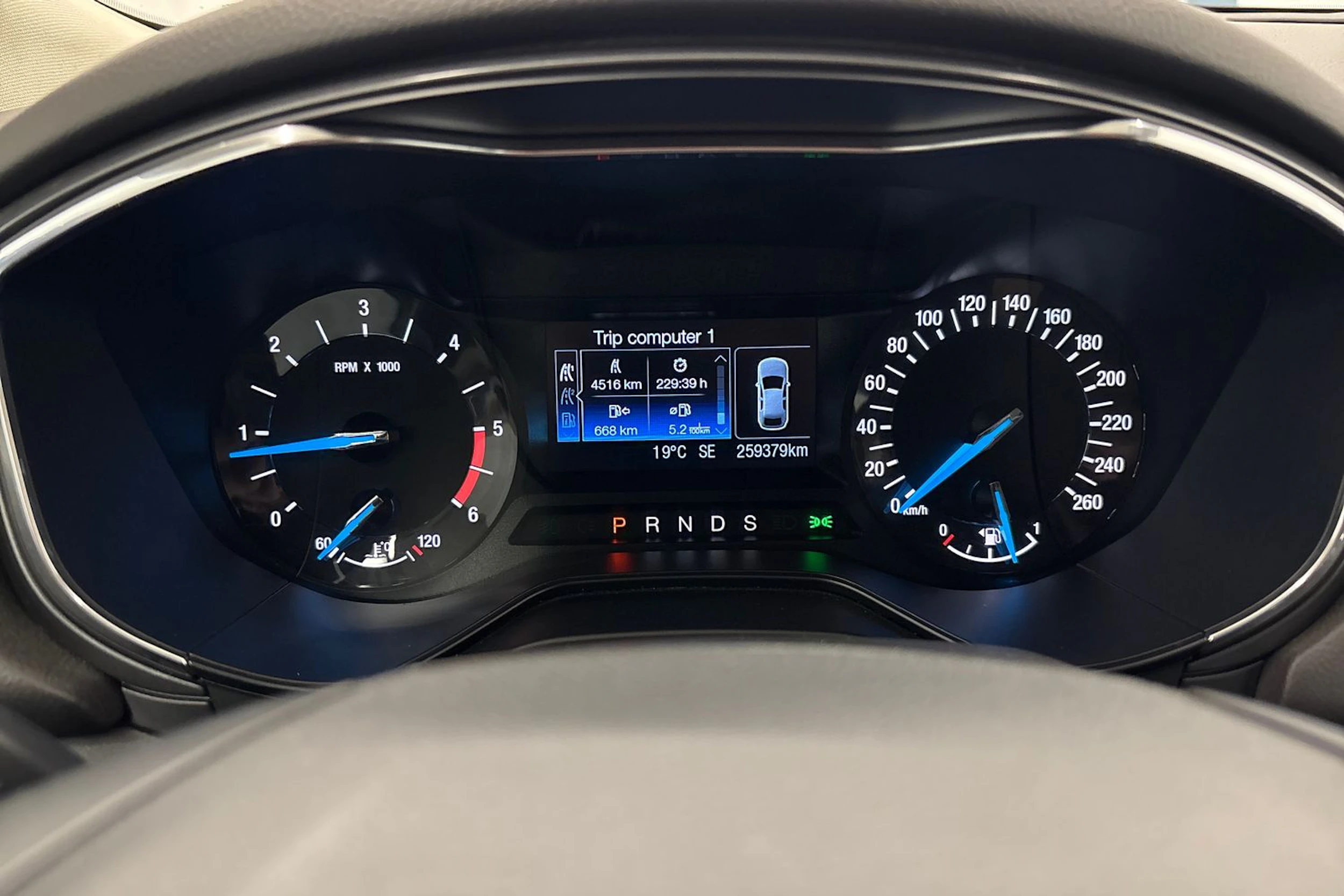 sininen Ford Mondeo 2017 kuva 11.