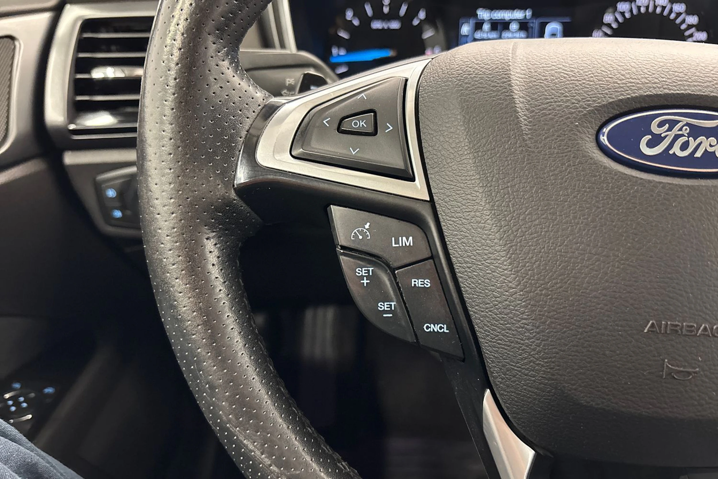 sininen Ford Mondeo 2017 kuva 12.