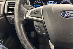 sininen Ford Mondeo 2017 kuva 12.